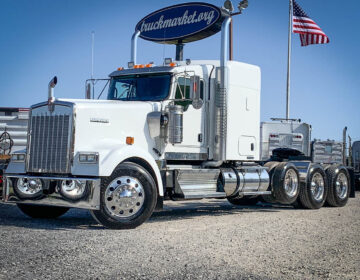 2013 KENWORTH W900L TRI AXLE SLEEPER 369560