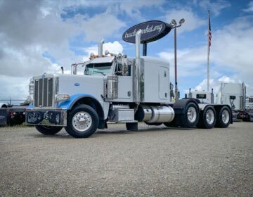 2016 PETERBILT 389 SLEEPER 317084