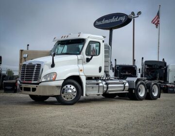 2013 FREIGHTLINER CASCADIA DAYCAB BM6412