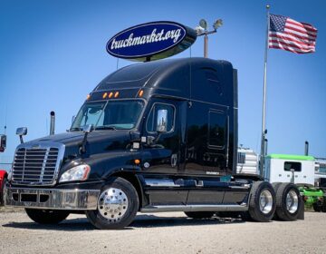 2013 FREIGHTLINER CASCADIA SLEEPER FD0051