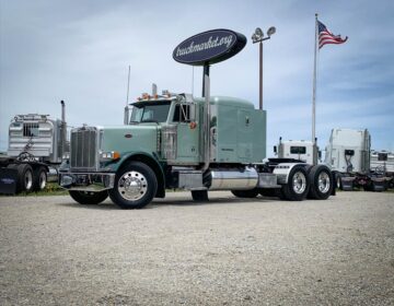2002 PETERBILT 379 SLEEPER 585416