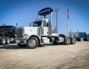 2015 PETERBILT 388  DAYCAB 257483