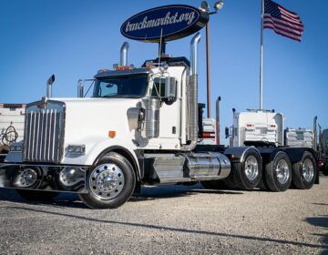 2015 KENWORTH W900L TRI AXLE WINCH TRUCK 421148