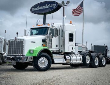 2013 KENWORTH T800W TRI AXLE SLEEPER 350535
