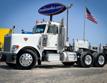 2003 PETERBILT 379 DAYCAB 589144DC