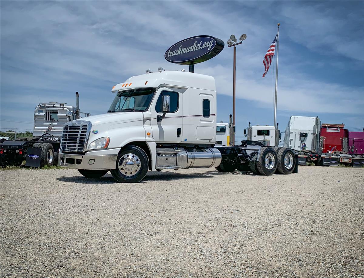 2014 FREIGHTLINER CASCADIA SLEEPER