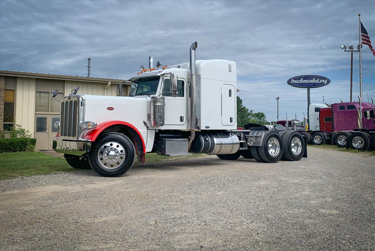 2015 PETERBILT 389 SLEEPER