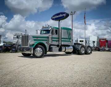 2016 PETERBILT 389 SLEEPER 331628