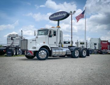 2008 KENWORTH T800 DAYCAB 231932