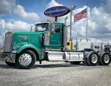 2006 KENWORTH W900L DAYCAB 142428