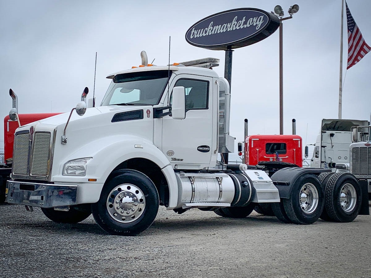 2017 KENWORTH T880 DAYCAB
