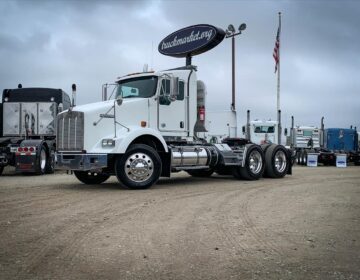 2013 KENWORTH T800 DAYCAB 356624