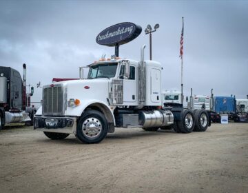 2013 PETERBILT 367 TANDEM AXLE SLEEPER 166322