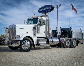 2015 KENWORTH W900L DAYCAB 442284