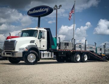 2013 MACK GU533 ROLLBACK TRUCK 010158