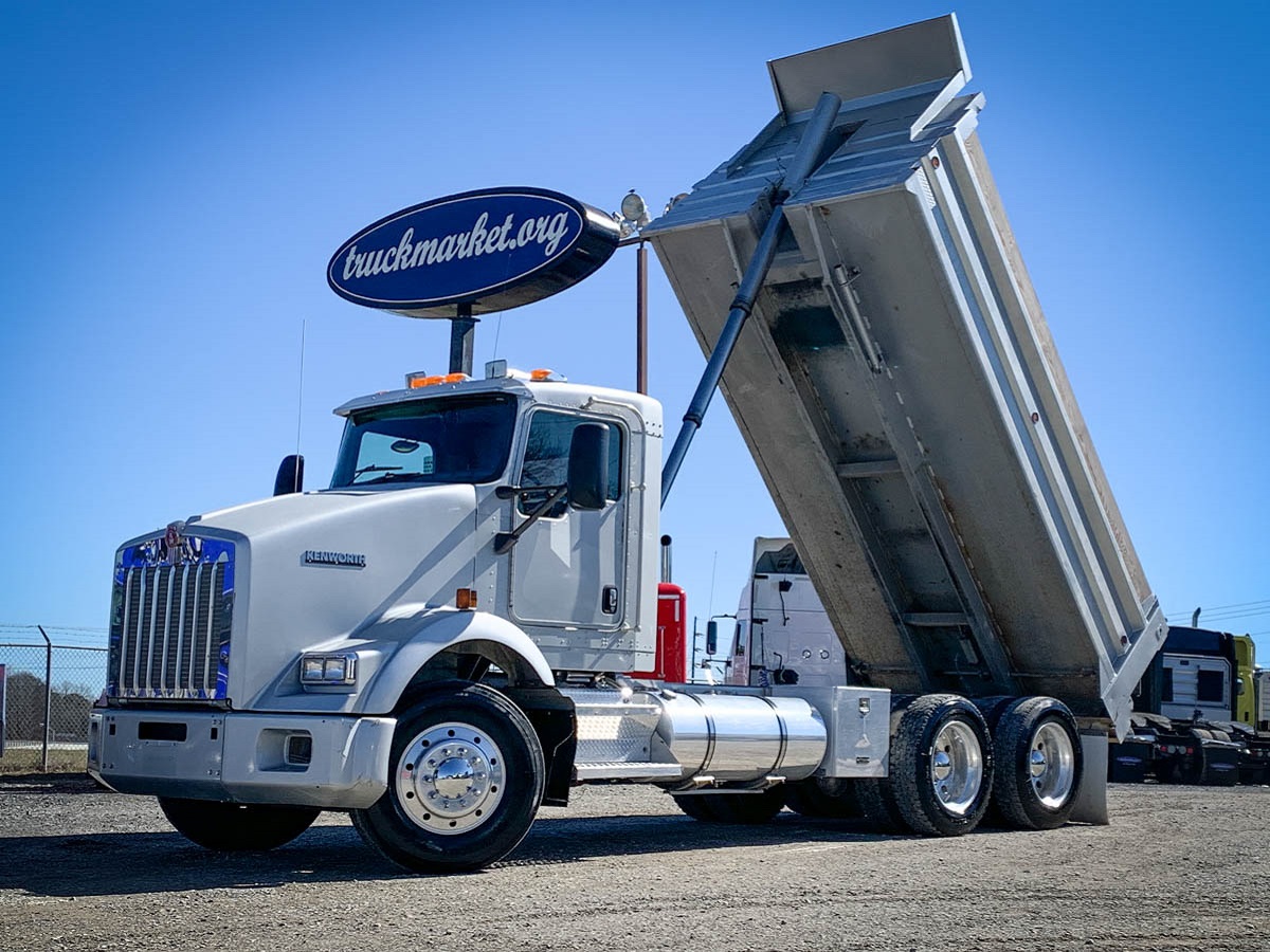 2003 KENWORTH T800 DUMP TRUCK