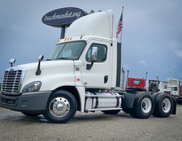 2014 FREIGHTLINER CASCADIA DAYCAB FS9526