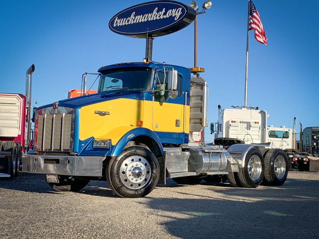 2002 KENWORTH T800 DAYCAB