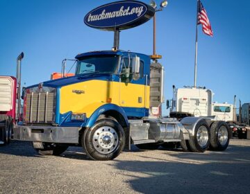 2002 KENWORTH T800 DAYCAB 892602