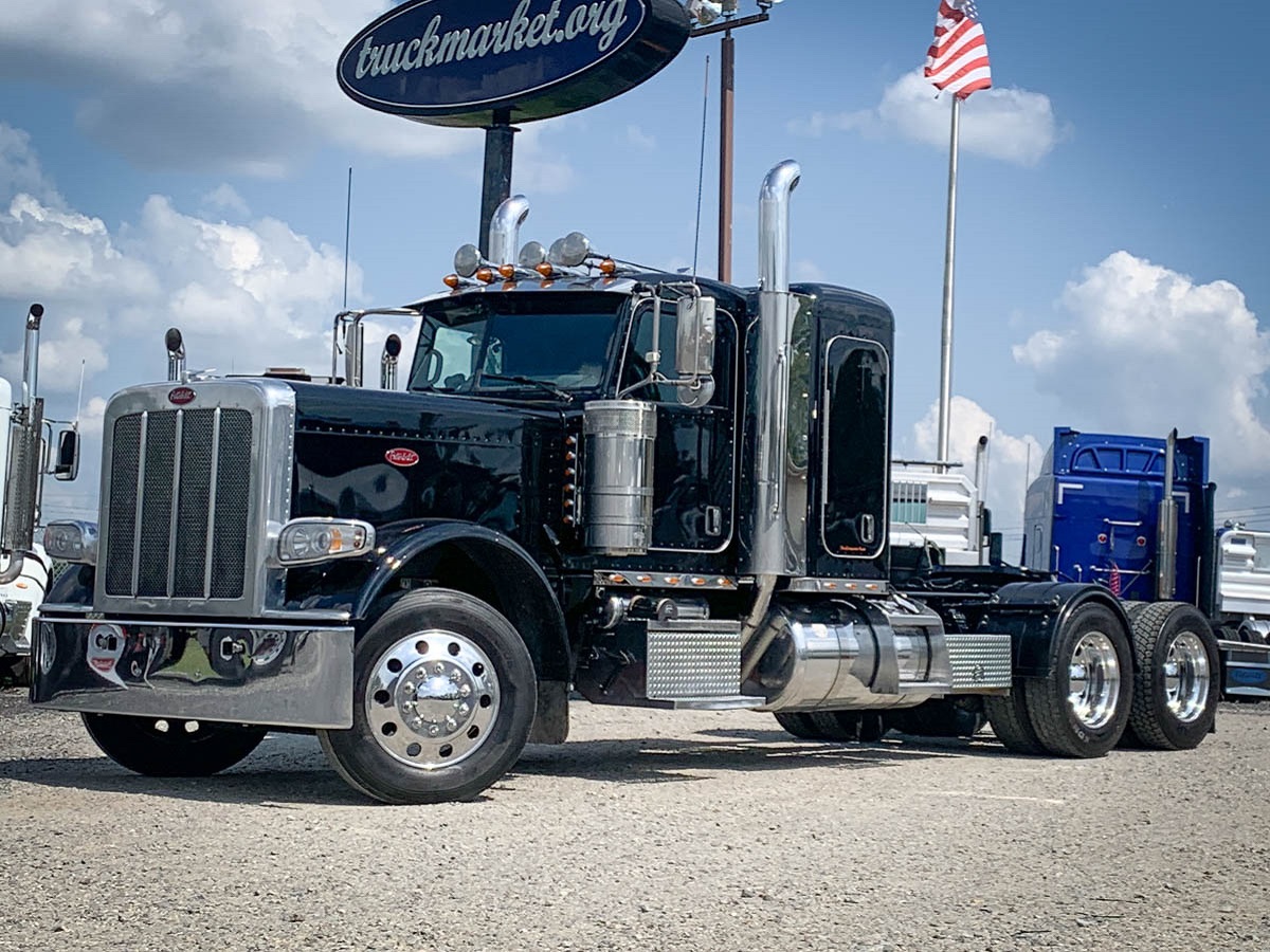 2017 PETERBILT 389 SLEEPER