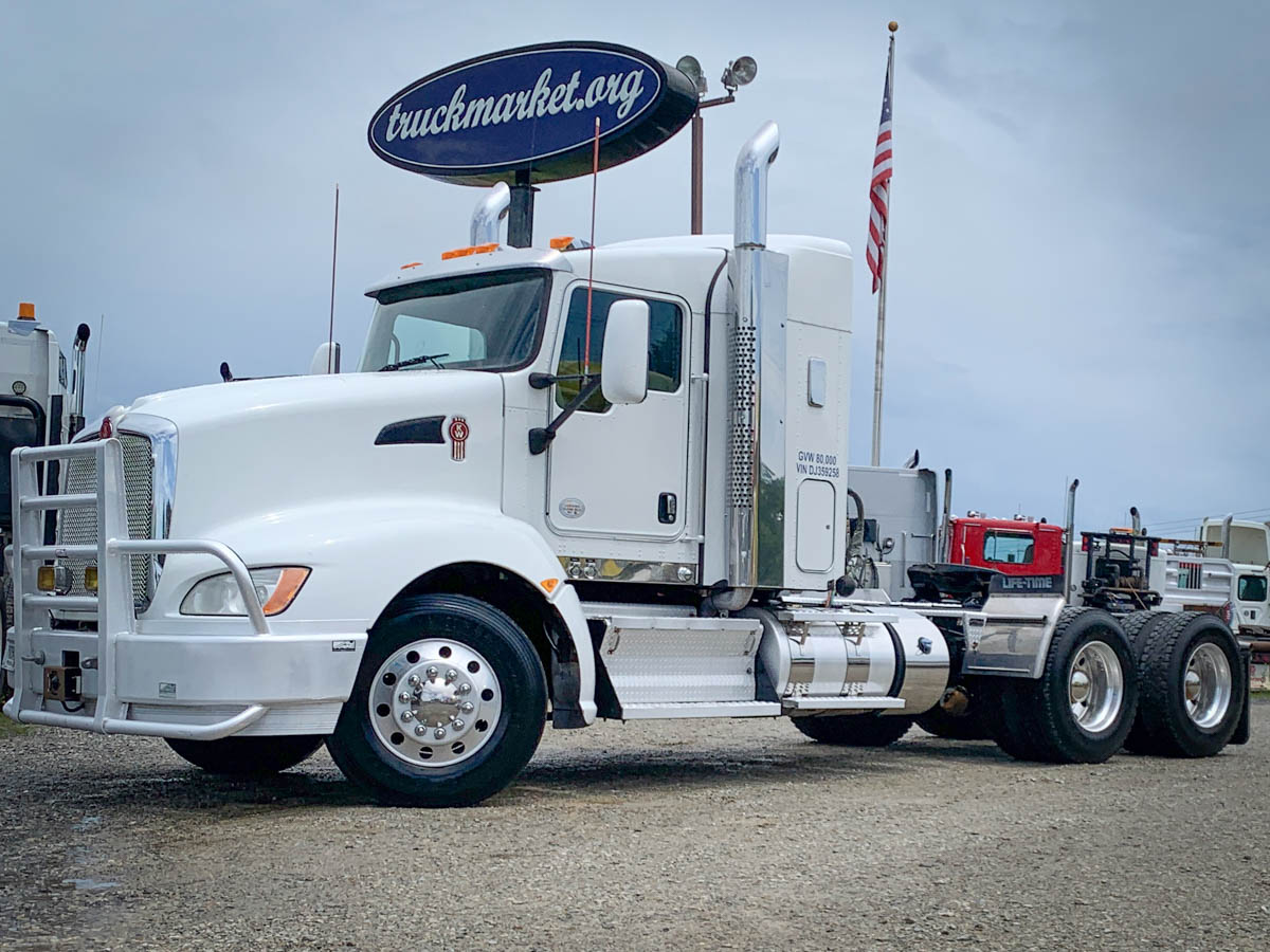2013 KENWORTH T660 SLEEPER