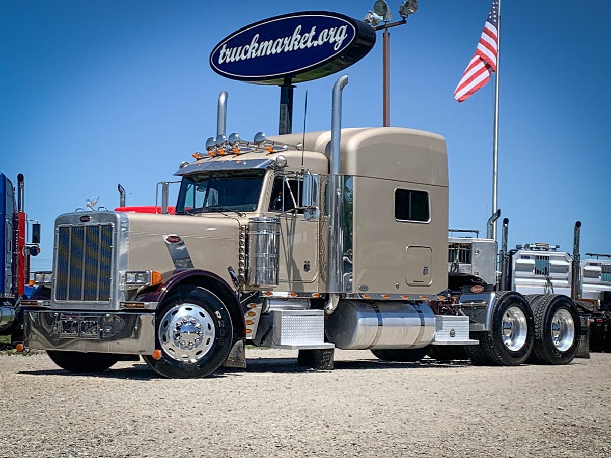2002 PETERBILT 379EXHD SLEEPER