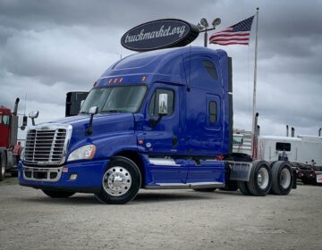 2011 FREIGHTLINER CASCADIA SLEEPER AX0328