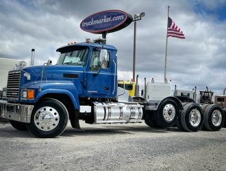 2014 MACK CHU613 TRI AXLE DAYCAB 017392