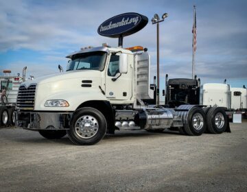 2013 MACK CXU613 DAYCAB 031448