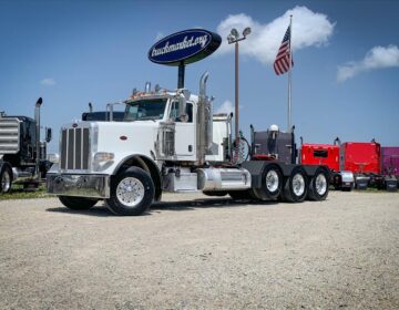 2011 PETERBILT 388 DAYCAB 128758