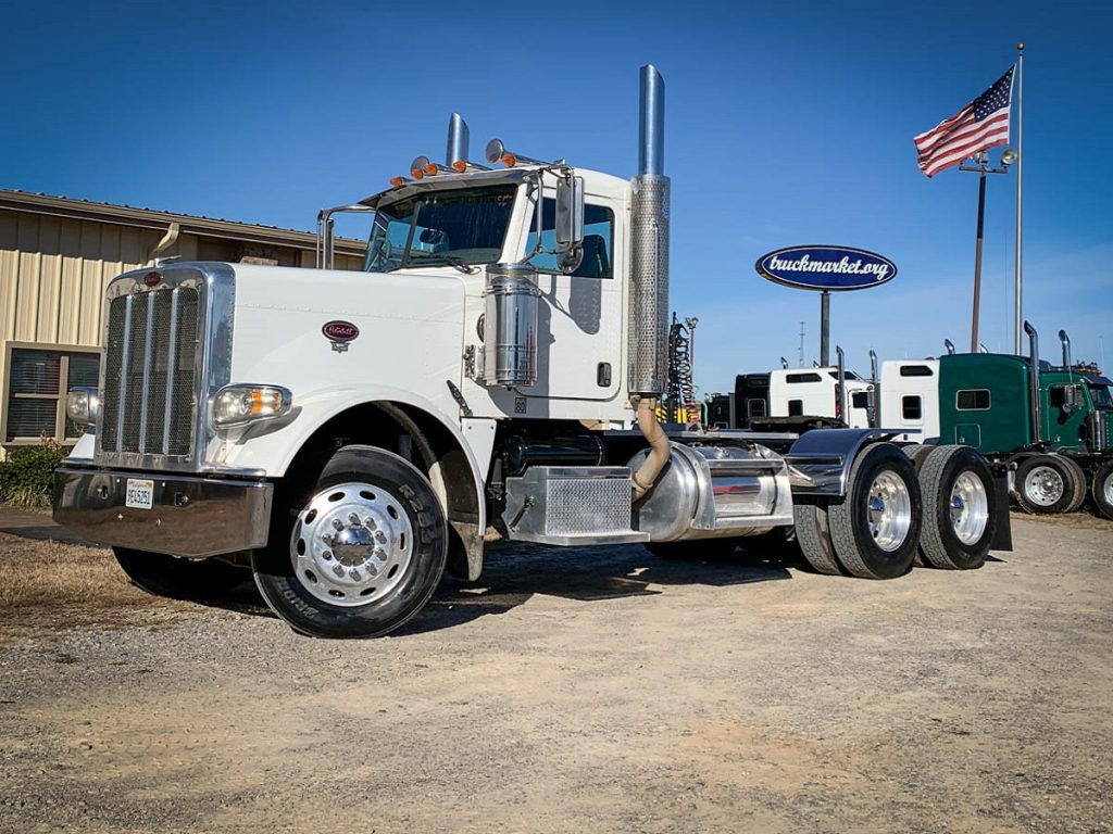 2008 PETERBILT 388 DAYCAB