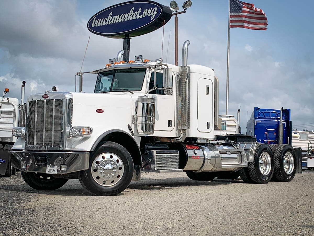 2012 PETERBILT 388 SLEEPER