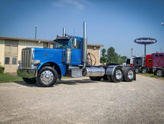 2010 PETERBILT 389  DAYCAB 795424