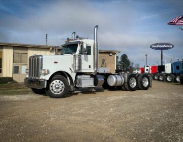 2015 PETERBILT 388 DAYCAB 257496