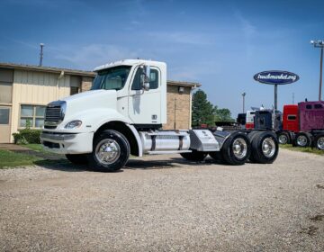 2005 FREIGHTLINER COLUMBIA DAYCAB LU6074