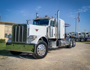 2013 PETERBILT 389 SLEEPER 163056