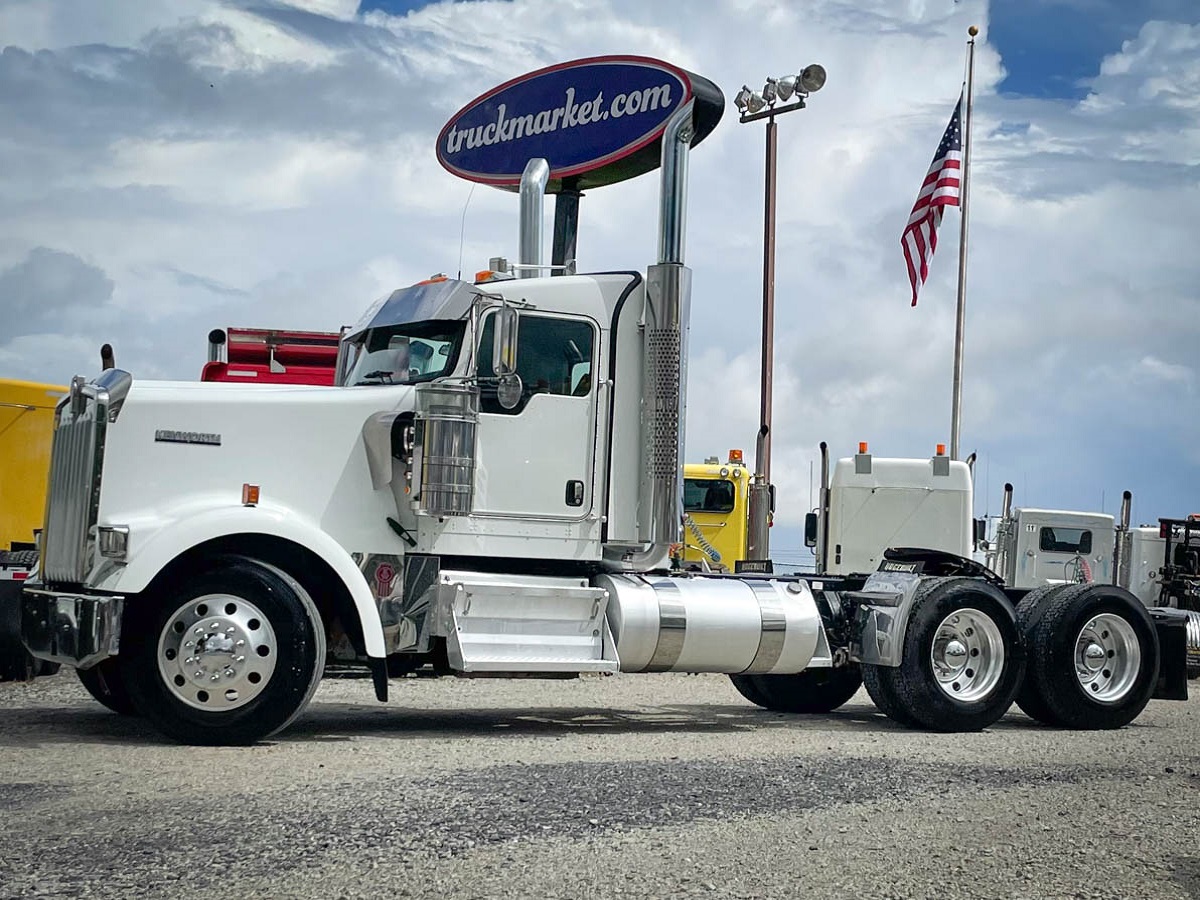 2014 KENWORTH W900L GLIDER KIT DAYCAB
