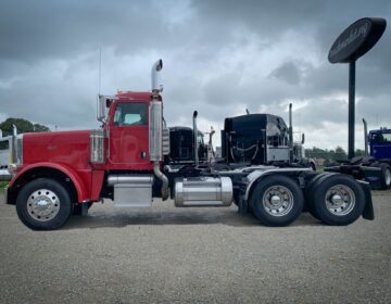 2008 PETERBILT 388 DAYCAB 737862D