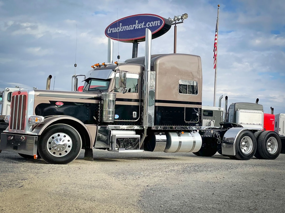 2022 PETERBILT 389 SLEEPER