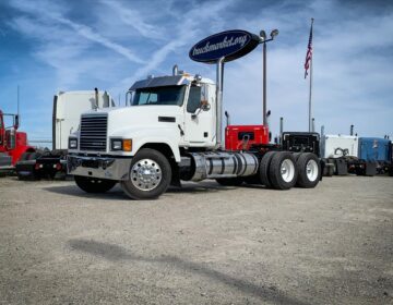 2013 MACK CH613 DAYCAB 013670