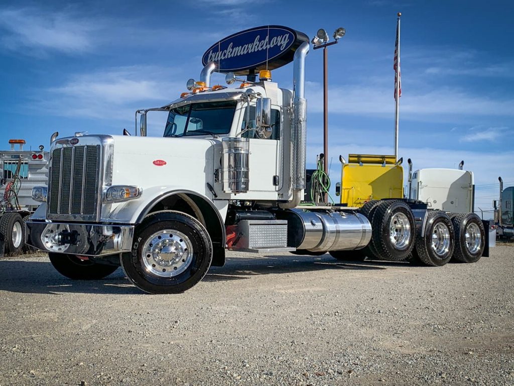 2019 PETERBILT 389 TRI AXLE DAYCAB
