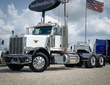 2013 PETERBILT 388 DAYCAB 187827