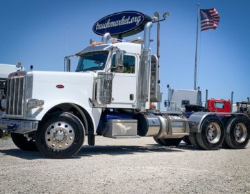 2019 PETERBILT 389 DAYCAB 610788