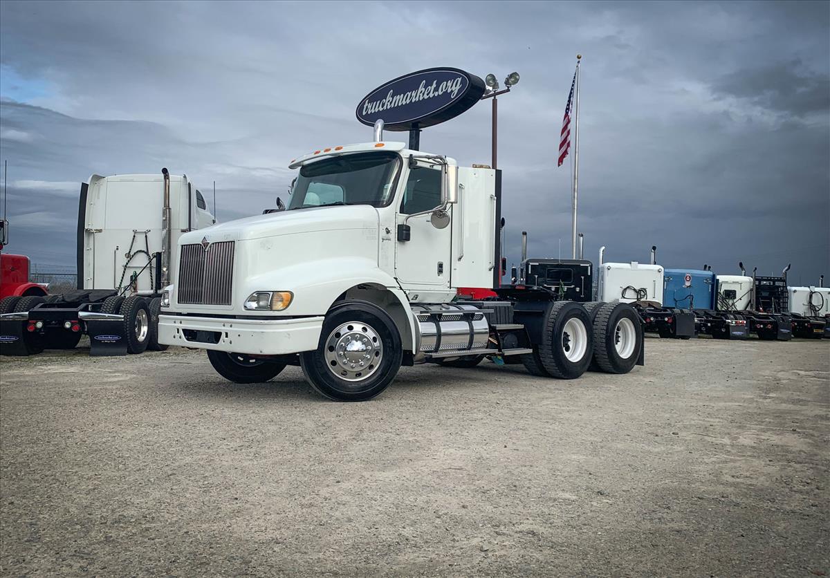 2008 INTERNATIONAL 9200i TANDEM AXLE DAYCAB