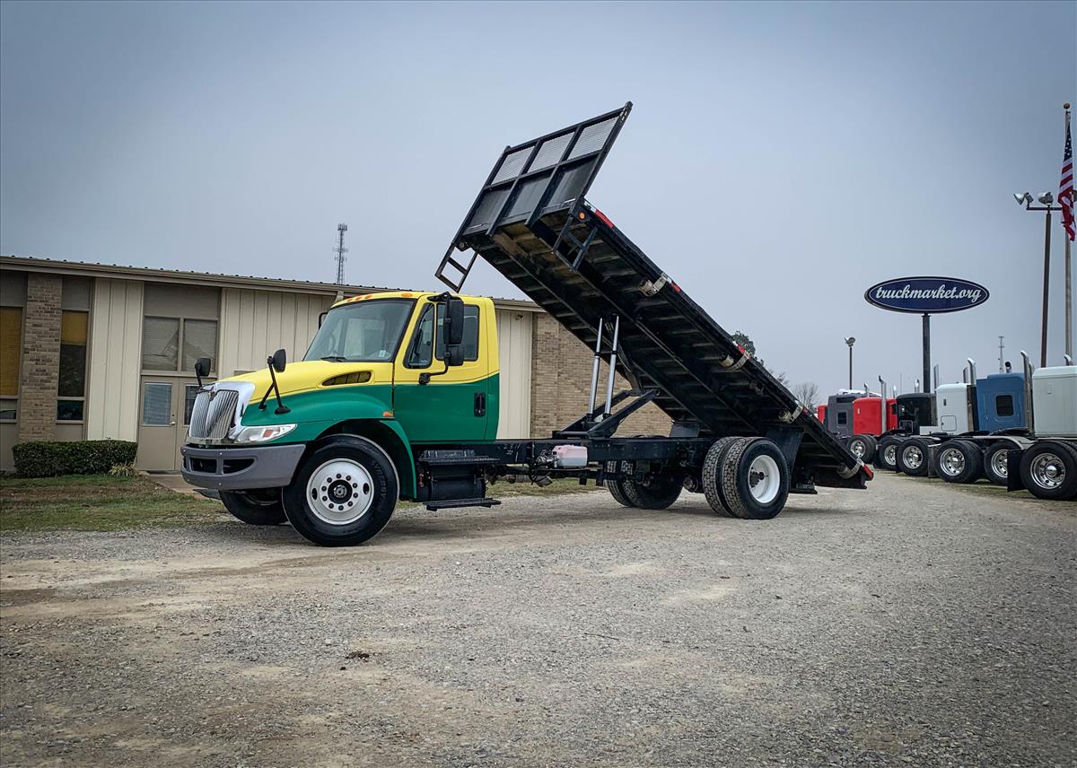 2011 INTERNATIONAL 4300 FLATBED DUMP TRUCK