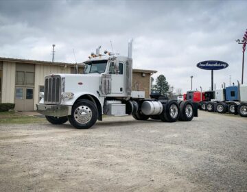 2015 PETERBILT 388 DAYCAB 257503
