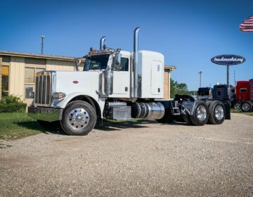 2015 PETERBILT 388 SLEEPER 257562