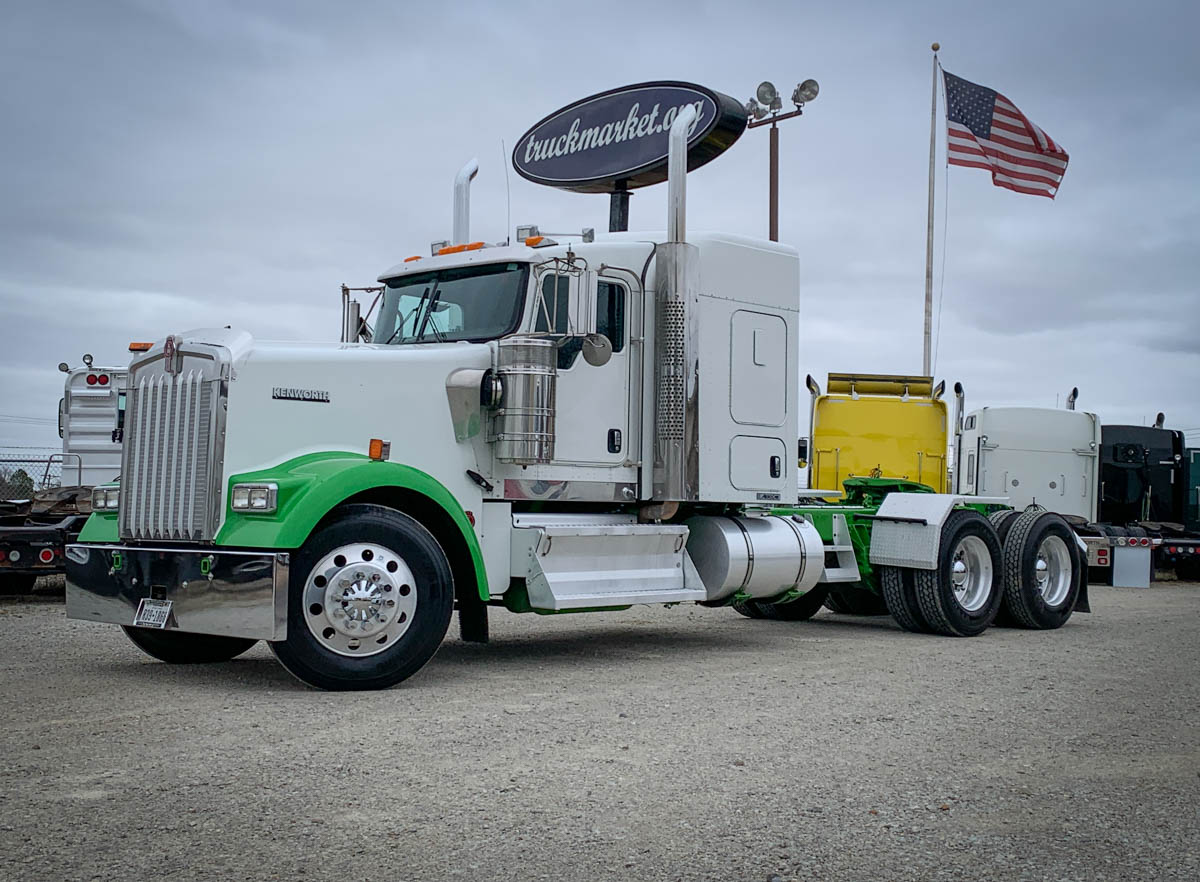2011 KENWORTH W900L SLEEPER