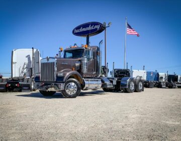 2017 KENWORTH W900 DAYCAB 15747