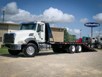 2012 MACK GU533 HYDRATAIL ROLLBACK TRUCK 010086